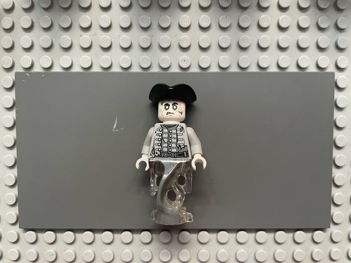 lego pirates of the Caribbean poc030 Officer Santos minifigure