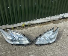Toyota Prius headlights Pair