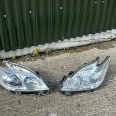 Toyota Prius headlights Pair