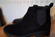 Black Chelsea Boots. Size 39