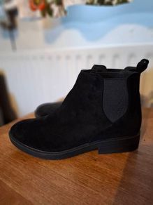 Black Chelsea Boots. Size 39
