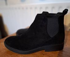 Black Chelsea Boots. Size 39