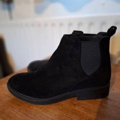 Black Chelsea Boots. Size 39