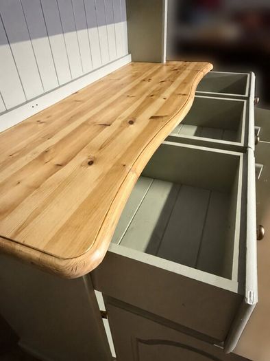 Beautiful Painted Pine Walsh dresser/kitchen Hutch