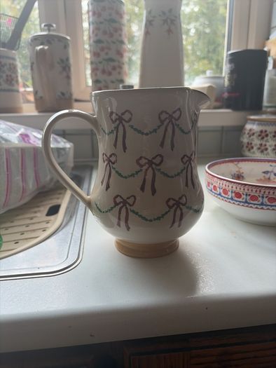 Nicholas Mosse Swag and Bow jug