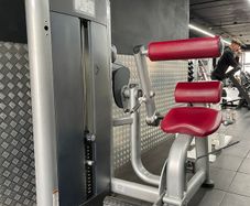 Back extension machine