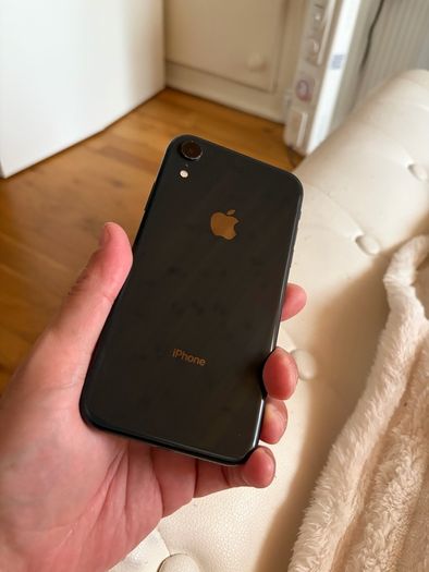 iPhone XR 64GB + Cover