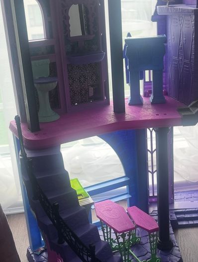 Monster High School