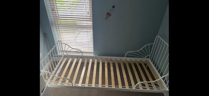 Ikea Minnen extendable bed