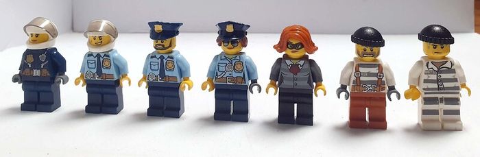 Lego City 60141: Police Station (2017) 100% Complete (NO BOX)