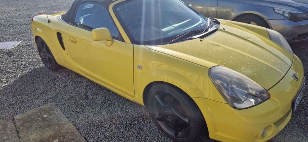 2003 Toyota mr2