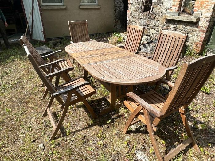 Hardwood extendable patio table