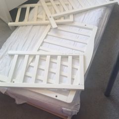 Toddler bed needs screws
