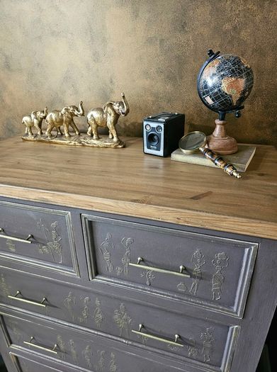 Chest of drawers
