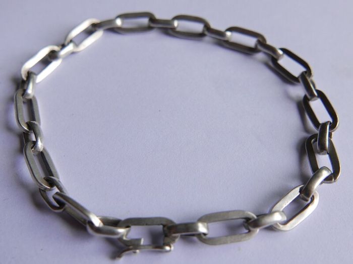 Vintage Sterling Silver Paperclip Chain Bracelet Features Elongated Rectangular Links and a Secure Box Clasp Closure. length 8" - 10,2g