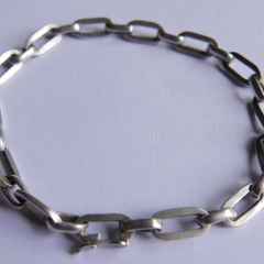 Vintage Sterling Silver Paperclip Chain Bracelet Features Elongated Rectangular Links and a Secure Box Clasp Closure. length 8" - 10,2g