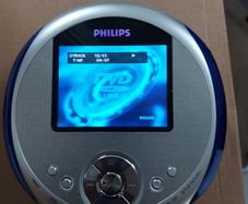 Philips PET320/37 3.5 Portable DVD/CD/MP3/CD Player with charger in excellent condition, working great