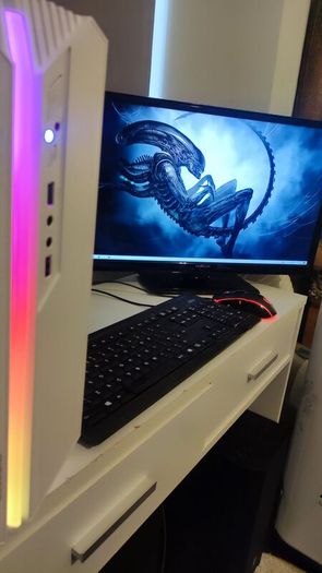 Gamer PC Sputnik Intel i7 6700k Core with GTX 1660 6 GB and 27 inch LG monitor
