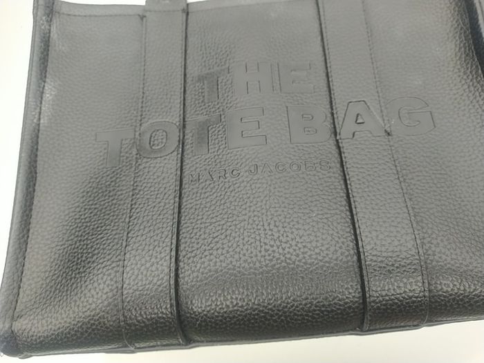 Handbag tote style