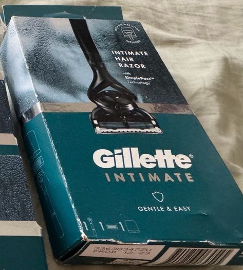 Gillette Intimate Mens razor and blades. Brand new