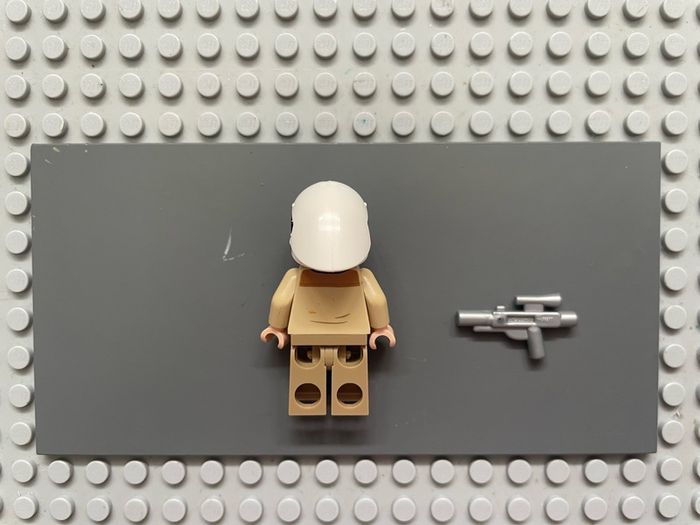 lego Star Wars sw1328 Captain Antilles minifigure- Dark Tan Shirt, Large Rank Badge