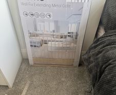 Extendable stair gate