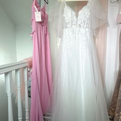 White 3D Floral Embroidered Tulle Flutter-Sleeve Bridal Gown