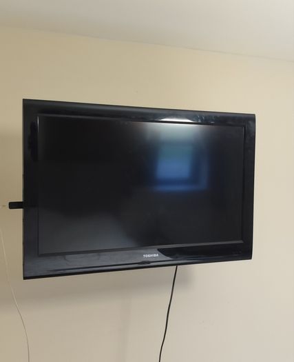 Toshiba 32" LCD TV