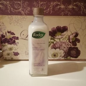 Radox Solutions Gentle Embrace rich foam bath