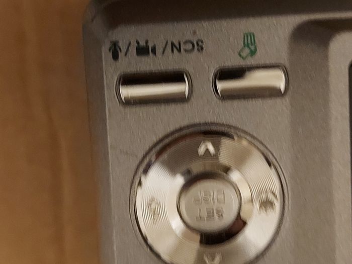 PENTAX 7 Megapixels Digital Camera, takes 2 AA Batterys, works fine, in very good cosmetic condition