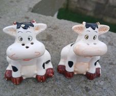 Vintage Ceramic Cow Salt & Pepper Shaker