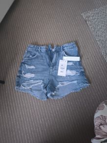 New Bershka women short, size 36