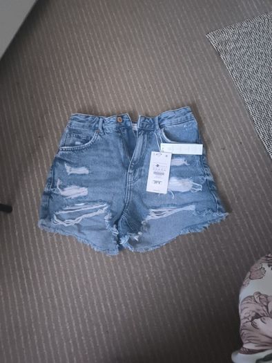 New Bershka women short, size 36