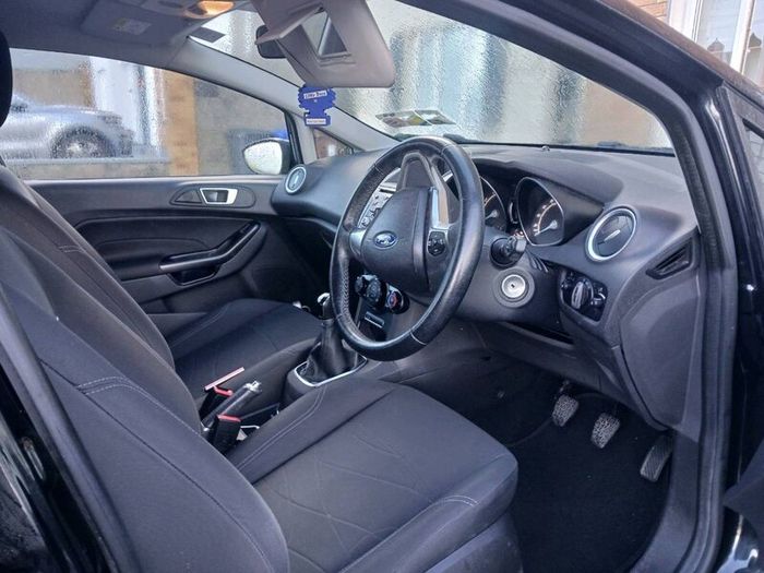 2016 (162)ford fiesta black
