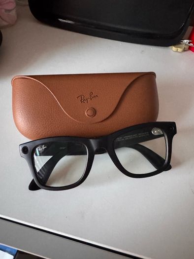 Meta glasses