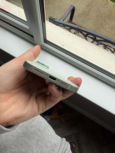 Iphone 15 Green