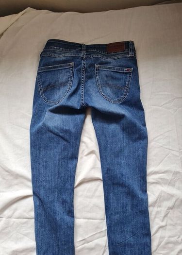 Tommy hilfiger Sophie slim mid jeans size 27/34  zip fly in excellent condition