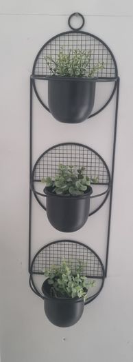 Tier metal plant holder