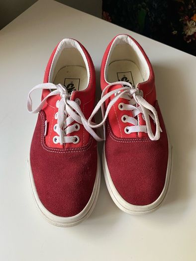 Ladies Vans, burgundy and blush size 5
