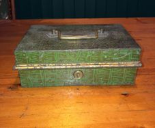 vintage cash box