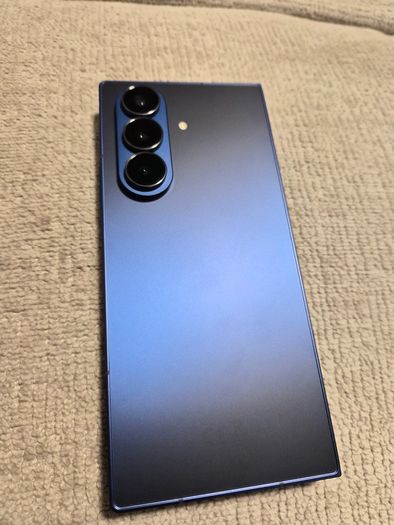 Samsung Galaxy Fold 7 512GB - Like New, 1 year old - 12 mth Samsung Waranty - Blue color
