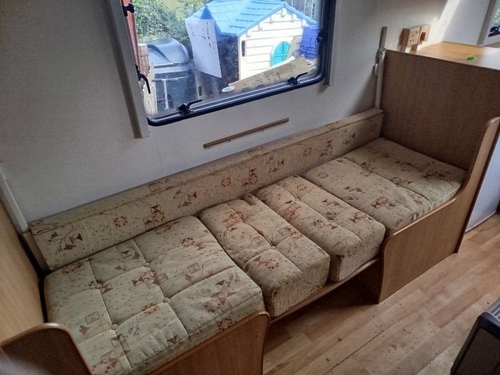 Avondale Dart 556-6 berth Caravan with Full awning.