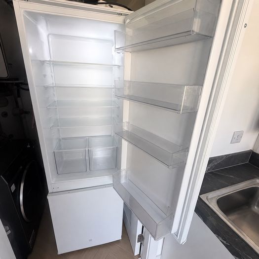 Integrated Fridge Freezer electrolux