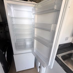 Integrated Fridge Freezer electrolux