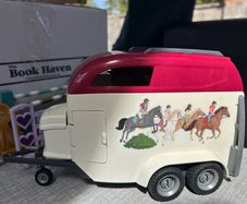 Schleich horse box, jeep, horse, people etc