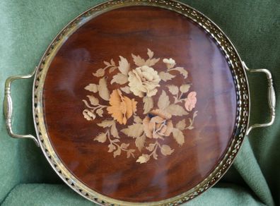 Vintage Beautiful Italian round Sorrento serving tray with burl wood inlay in a brass frame for serving trolleys/tea carts.