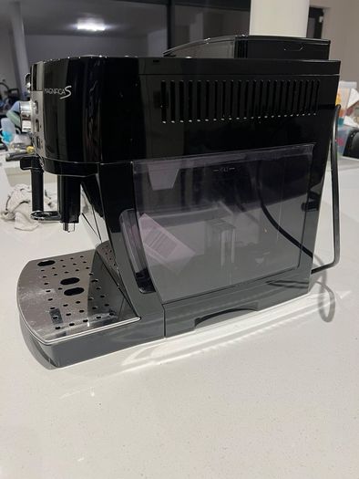 DeLonghi Magnifica Coffee Machine