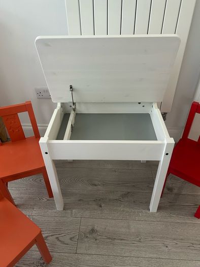 White IKEA Sundvik Children's Desk and 3 Kritter Chairs