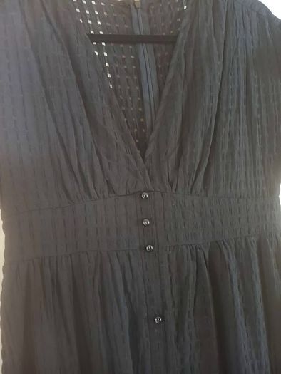 Black Short-Sleeved Midi Dress
