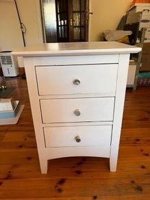 White locker with 3 drawers